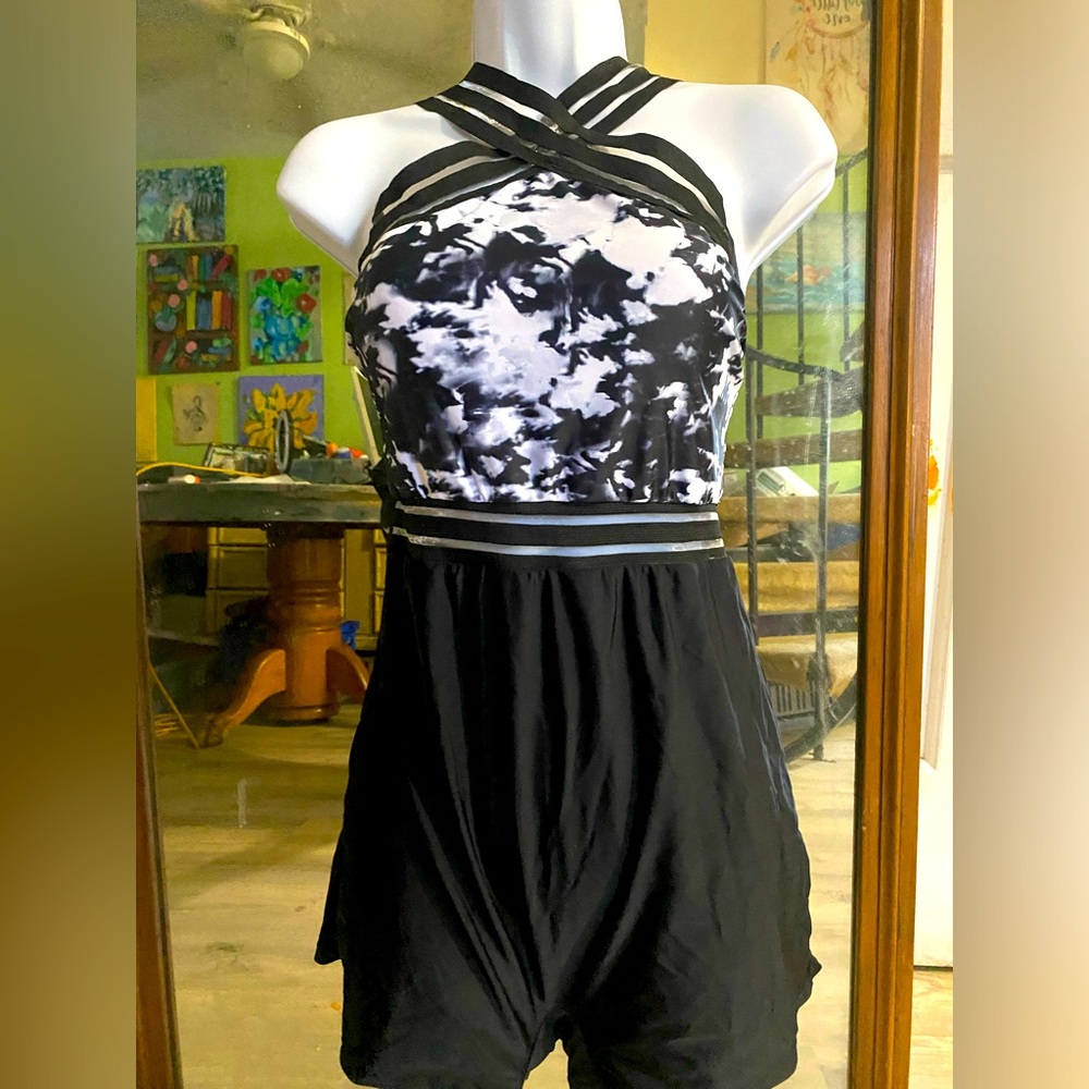 Super cute black white tie die swimsuit one piece xl